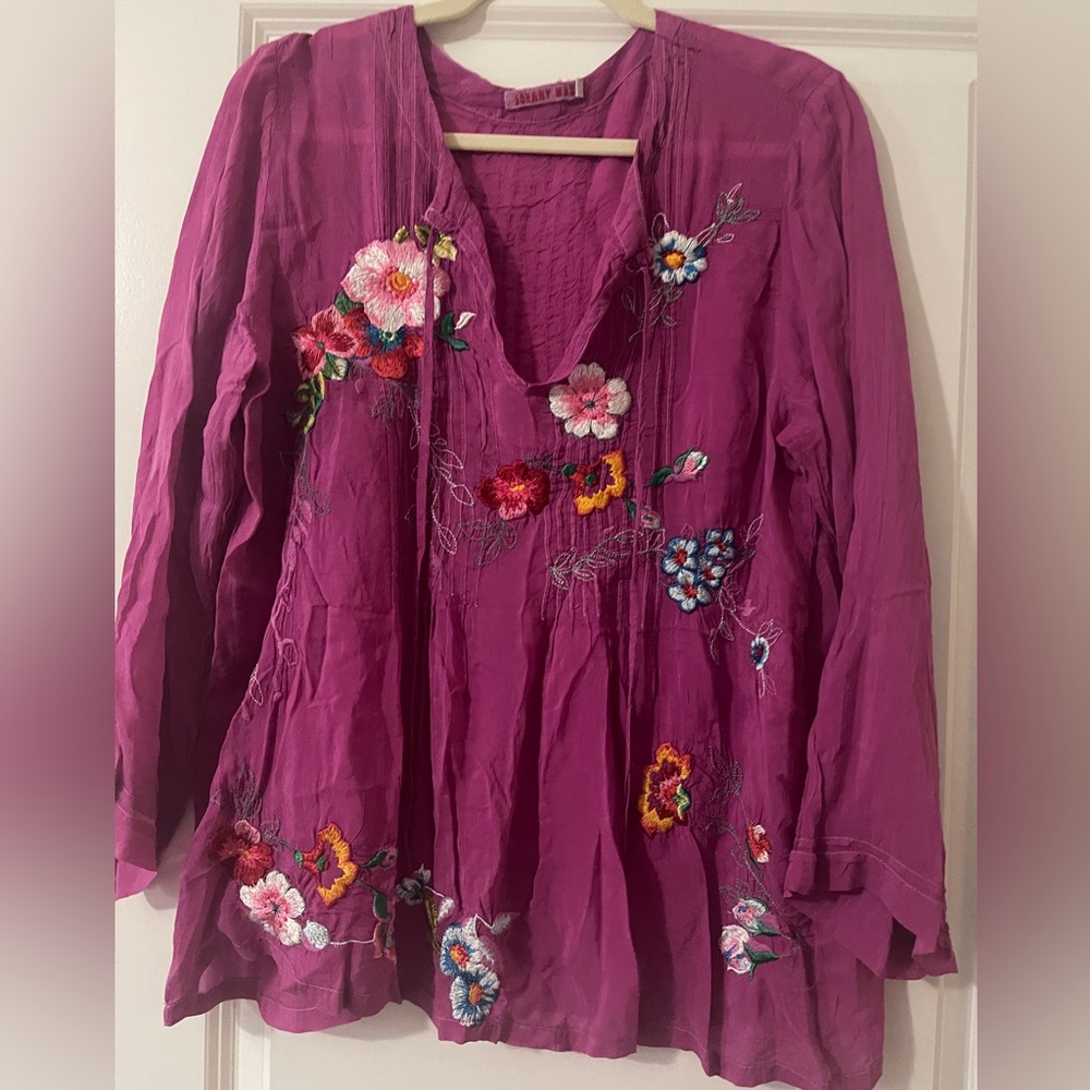 Johnny Was embroidered blouse sz M